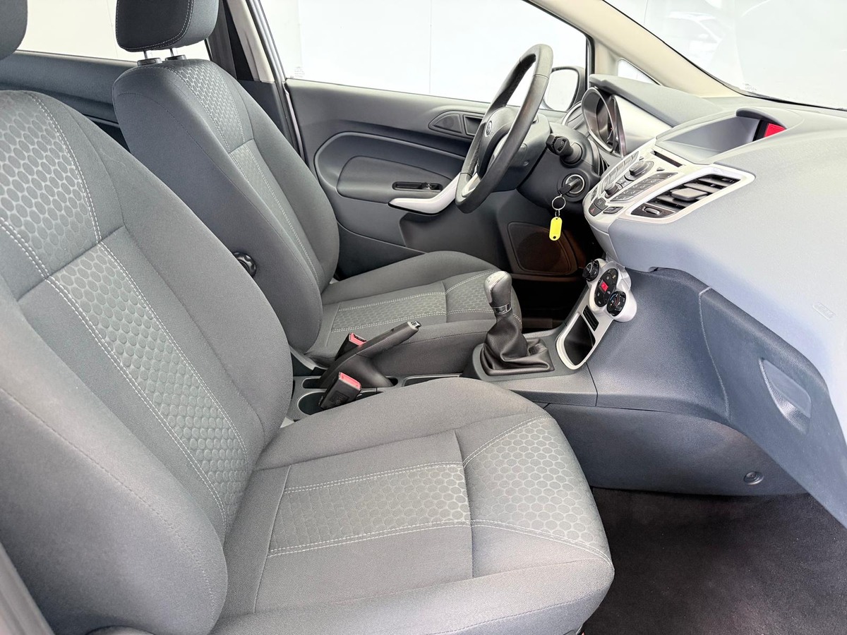Ford Fiesta 1.6 TDCI 95   Titanium  Première main