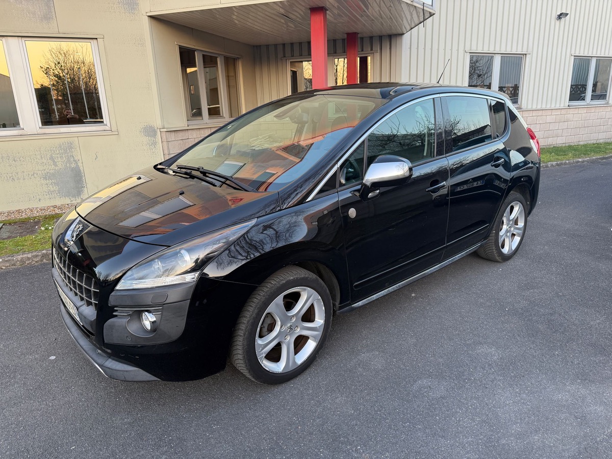 Peugeot 3008 1.6 HDI 115 CV Roland Garros 4XCBLeux