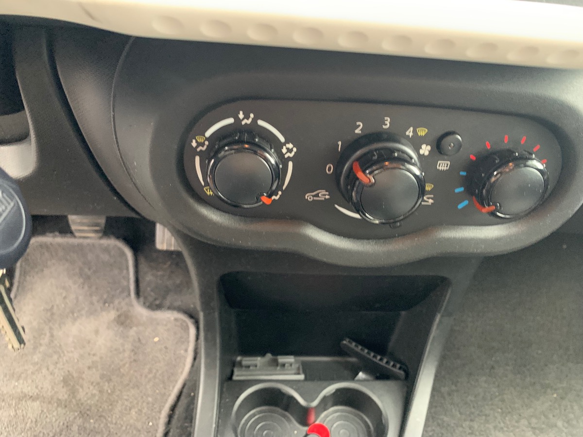RENAULT Twingo LIFE | Radio Connect R&Go + support téléphone | Limiteur de vitesse.