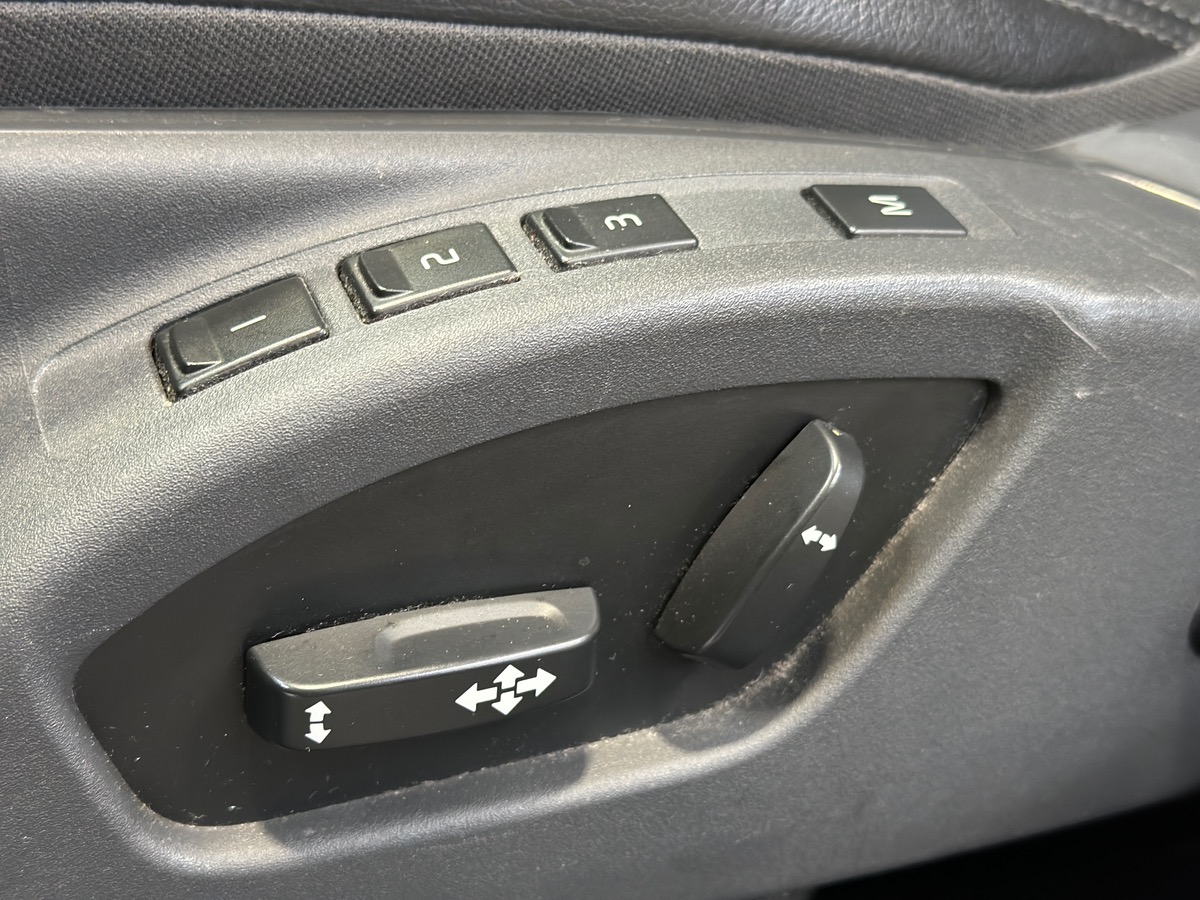 Volvo XC60 D4 2.0L 190 cv XENIUM Geartronic - Toit ouvrant / Hifi HK / Caméra
