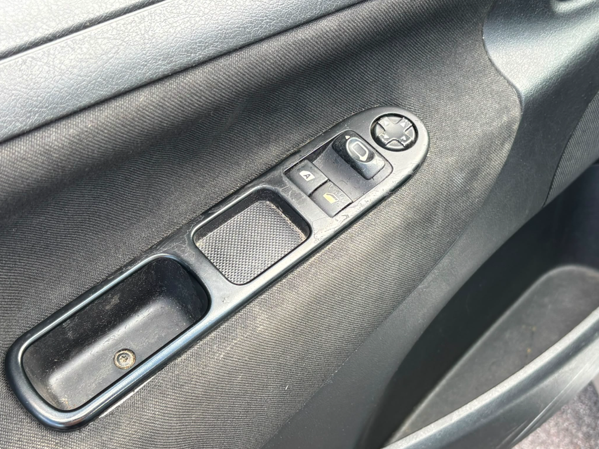 Peugeot 207 1.6 HDI 90 ch 5 portes BVM