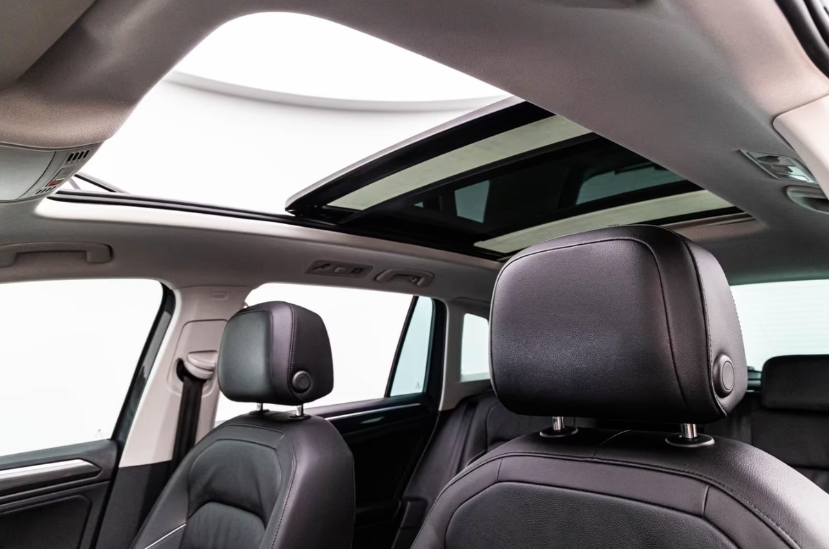 Volkswagen Tiguan II 1.4 eHybrid 245ch Elegance DSG6 Toit ouvrant Attelage