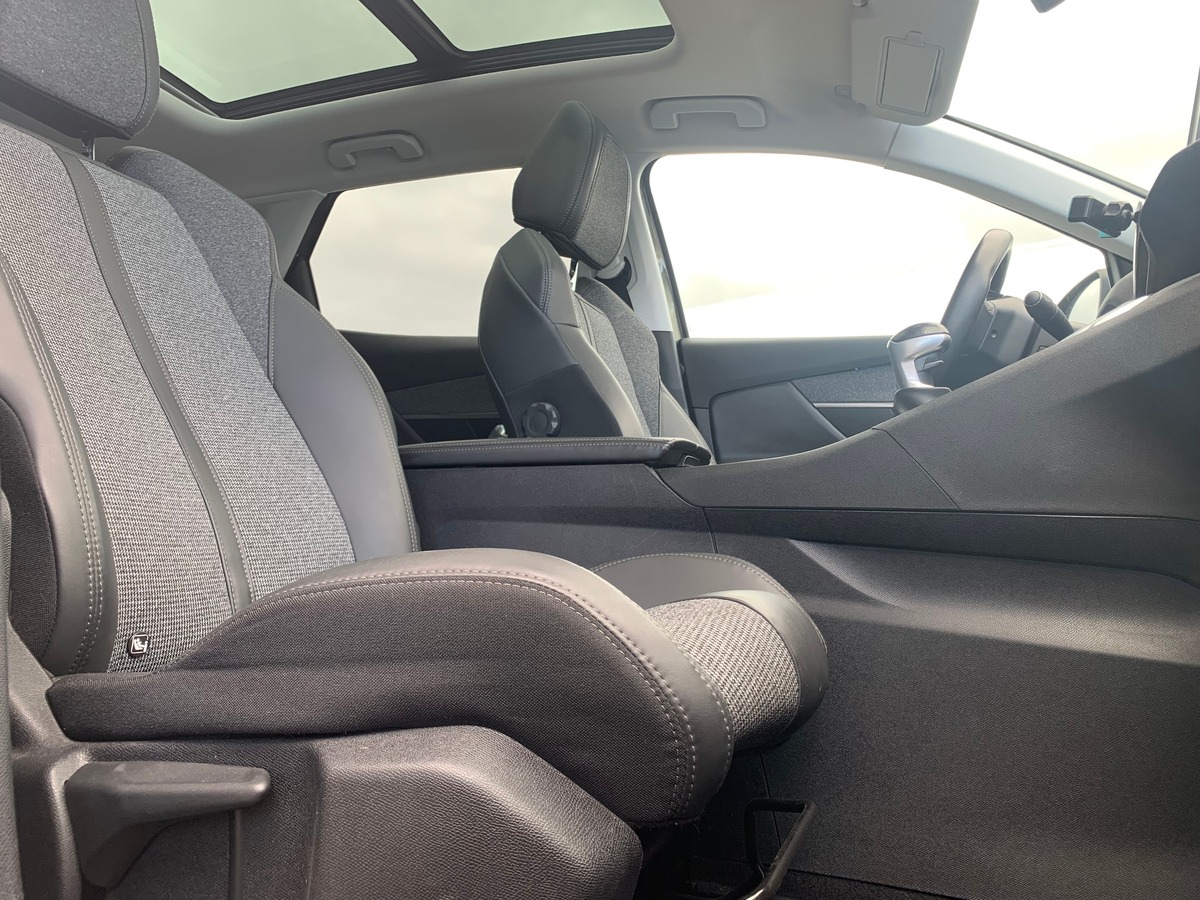 Peugeot 3008 130 ch | Allure | Toit ouvrant panoramique | Caméra recul | Attelage | Apple car play
