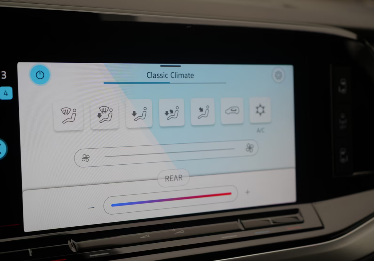 Volkswagen Multivan VII (T7) 1.4 eHybrid 218ch Life Long DSG6/vis à vis/Harman-Kardon/Attelage