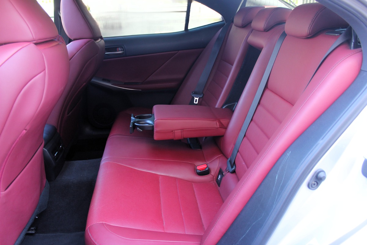 Lexus IS III (2) 300H F SPORT EXECUTIVE  FULL OPTIONS + CARPLAY / ENTRETIEN LEXUS / 2ème MAIN