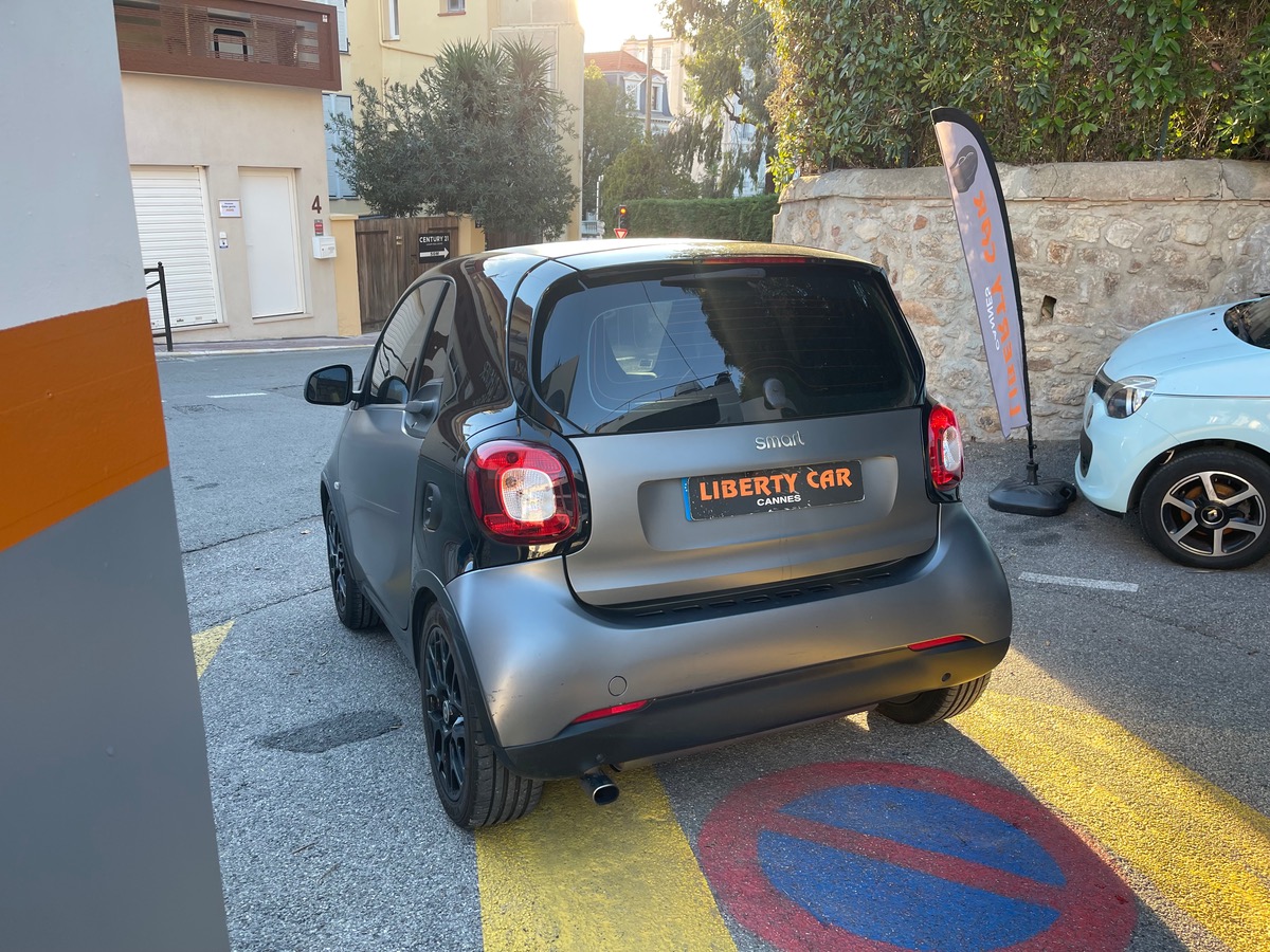 Smart FORTWO 90 CV / GPS / Caméra / Jantes Noires / Gris Mat