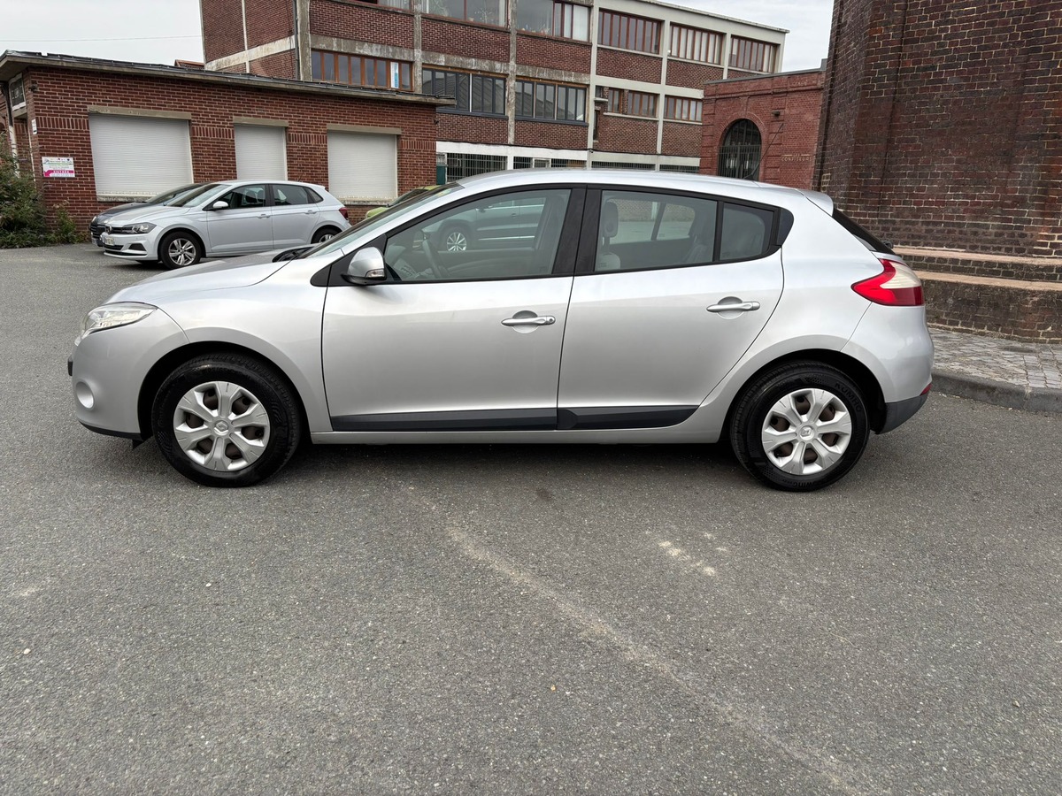 RENAULT Megane III 1.6 E85 110 Expression - Révisée - Garantie