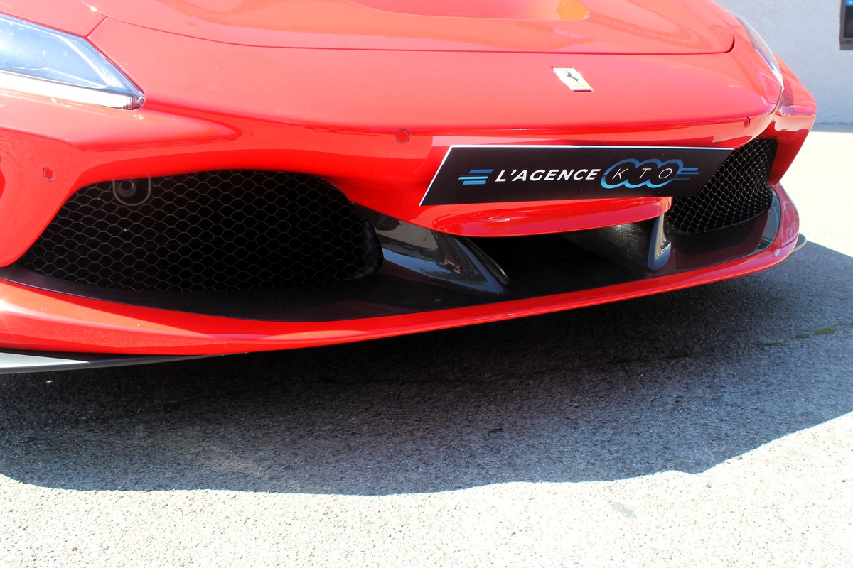 Ferrari F8 Tributo COUPE 3.9 DCT V8 BiTurbo 720 ch 1ère MAIN  ROSSO SCUDERIA - ORIGINE FRANCE