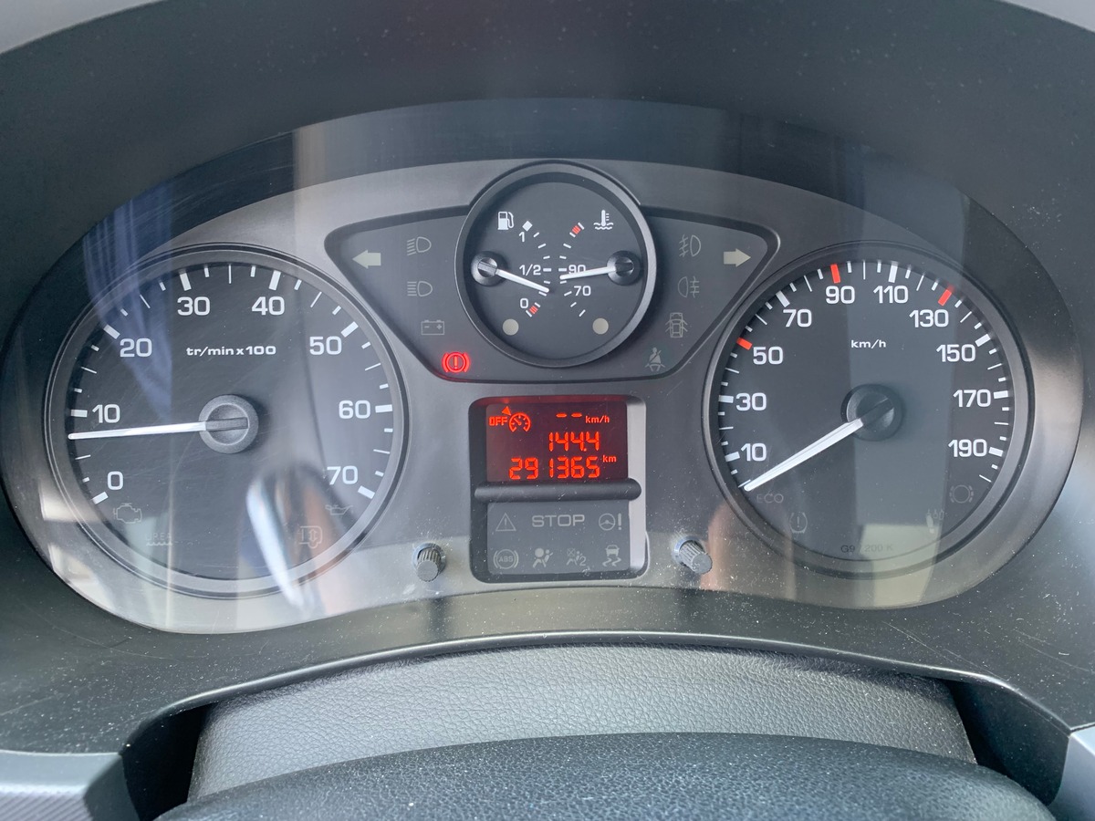 Peugeot Partner 90 chevaux | Régulateur de vitesse | Apple car play | GPS | Climatisation | 3 Places