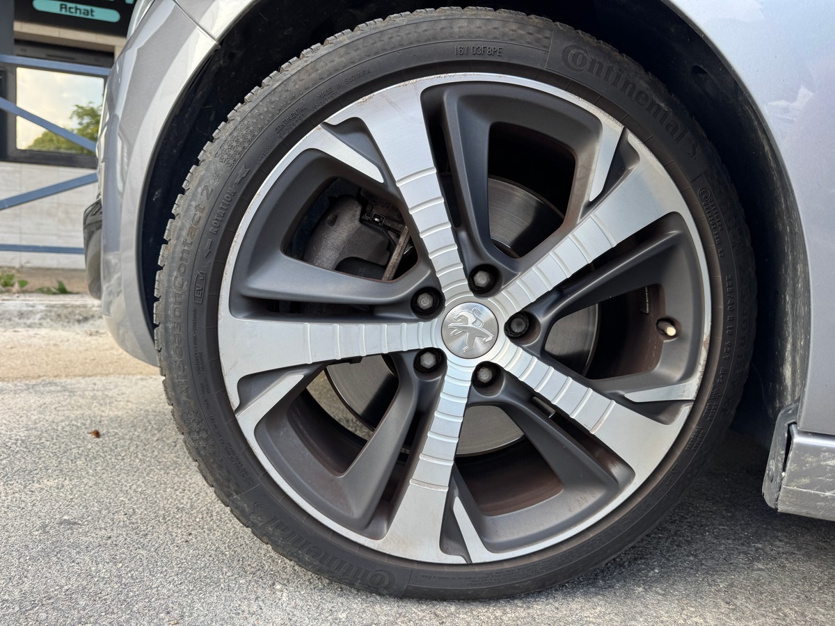 Peugeot 308 GT II (T9) 1.6 THP 205 cv - Entretiens Peugeot - Toit Panoramique