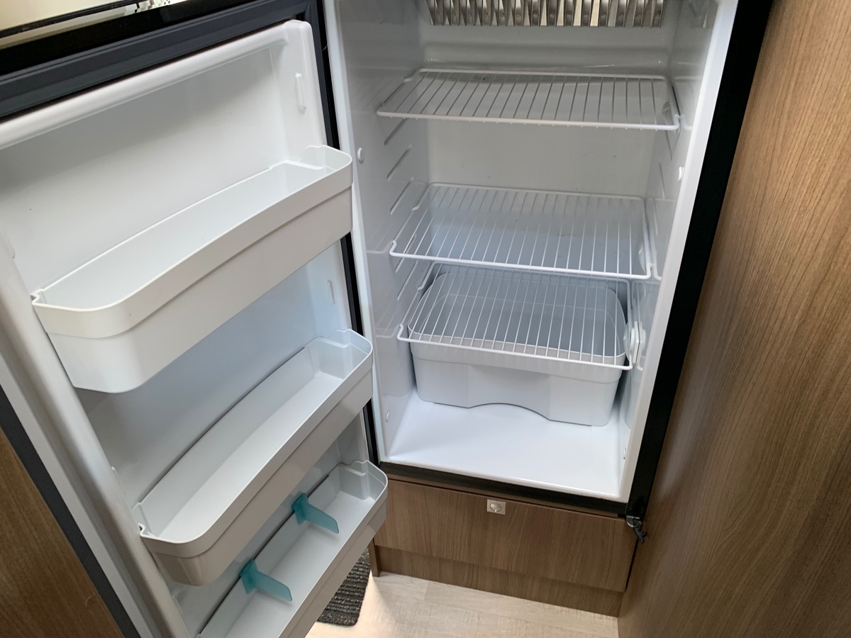 Ford Challenger 155 ch | 2,2 litres | GENESIS 288 EB Profilé | 3 Couchages | Caméra de recul