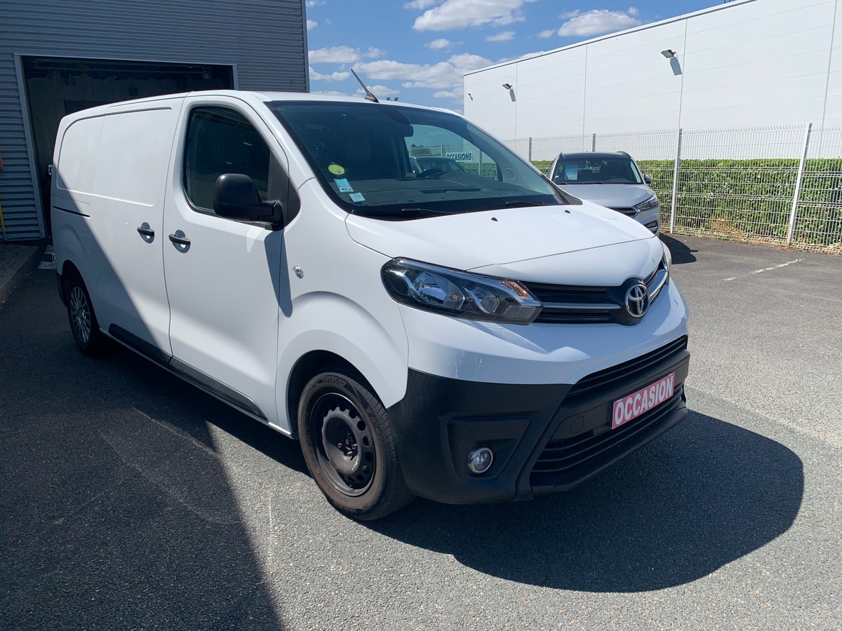 Toyota ProAce 120 chevaux | 3 Places | Medium | Apple car play | GPS | Régulateur de vitesse | Radar