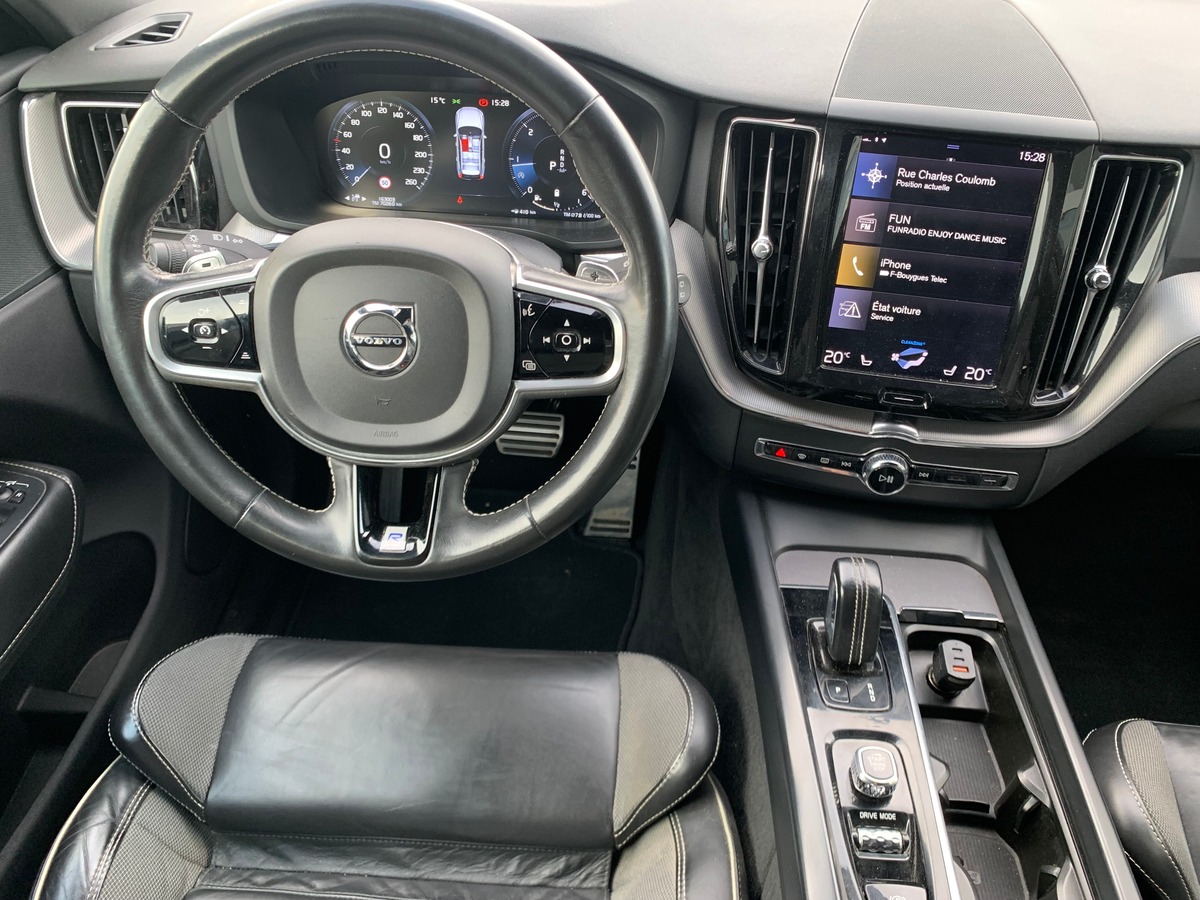 Volvo XC60 197 ch | R-design | Châssis Sport | Jantes Alu 21'' | Sièges Sport | Coffre électrique