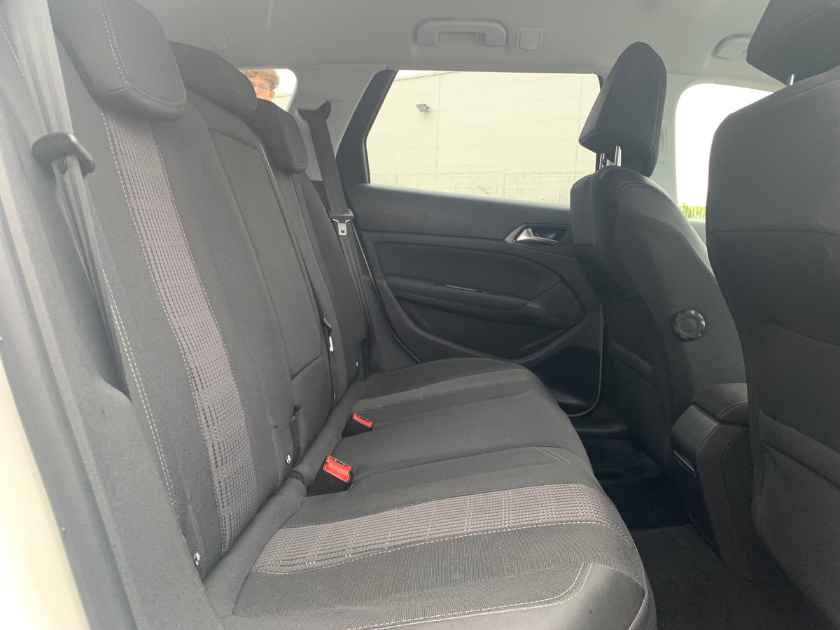 Peugeot 308 SW 130 ch | Allure | Régulateur vitesse | Mirror Screen | Attelage | Radars stationnement