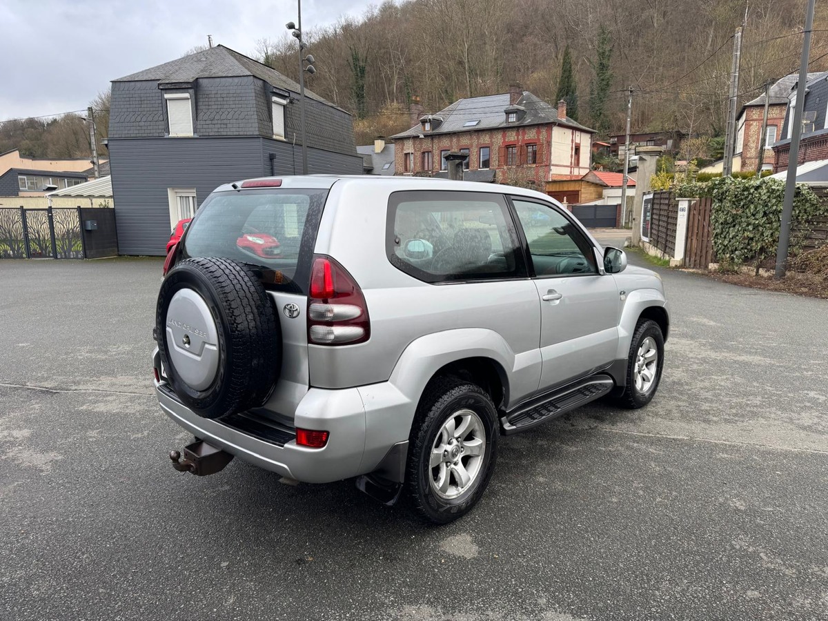 Toyota Land Cruiser KDJ125 D4-D 166 3 portes - Francais