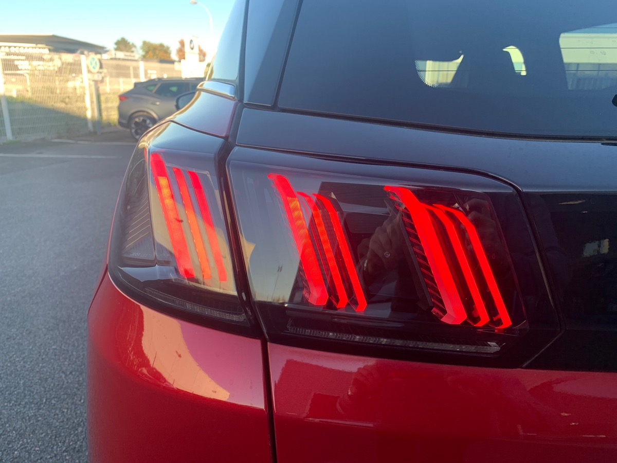 Peugeot 3008 130 ch | GT | Pack Alcantara | Pack City 2 | Hayon Motorisé avec accès Mains Libres