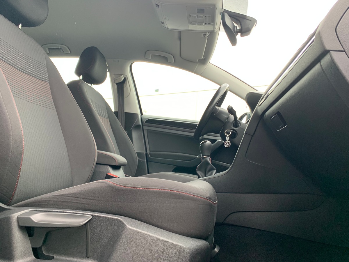 Volkswagen Golf 125 | Sound | Caméra recul | Régulateur | GPS | Apple car play | Attelage amovible