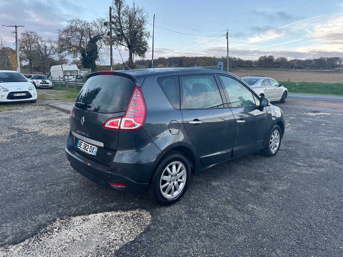 RENAULT Scenic III 1.9 dci 130 1ère main 5990e toutes option toit ouvr