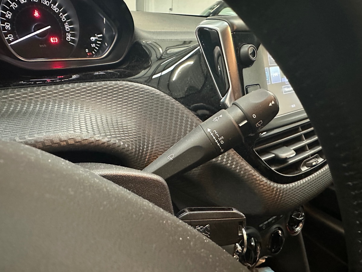 Peugeot 208 1.2 PURETECH 82cv STYLE 5P