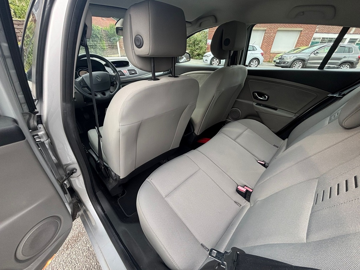 RENAULT Megane III 1.6 E85 110 Expression - Révisée - Garantie