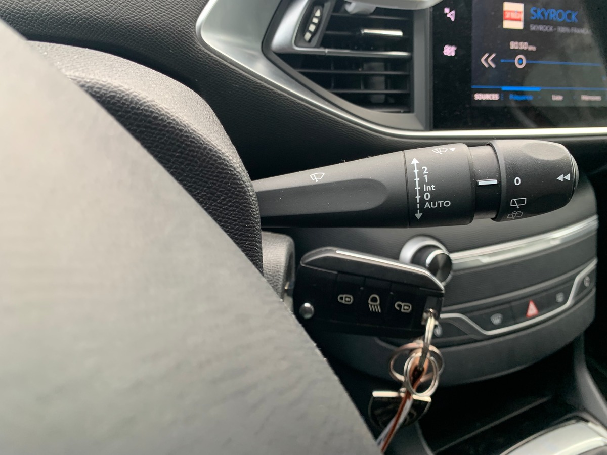 Peugeot 308 100 ch | Pack Attelage | Régulateur vitesse | Jantes Alu | Radar stationnement arriére