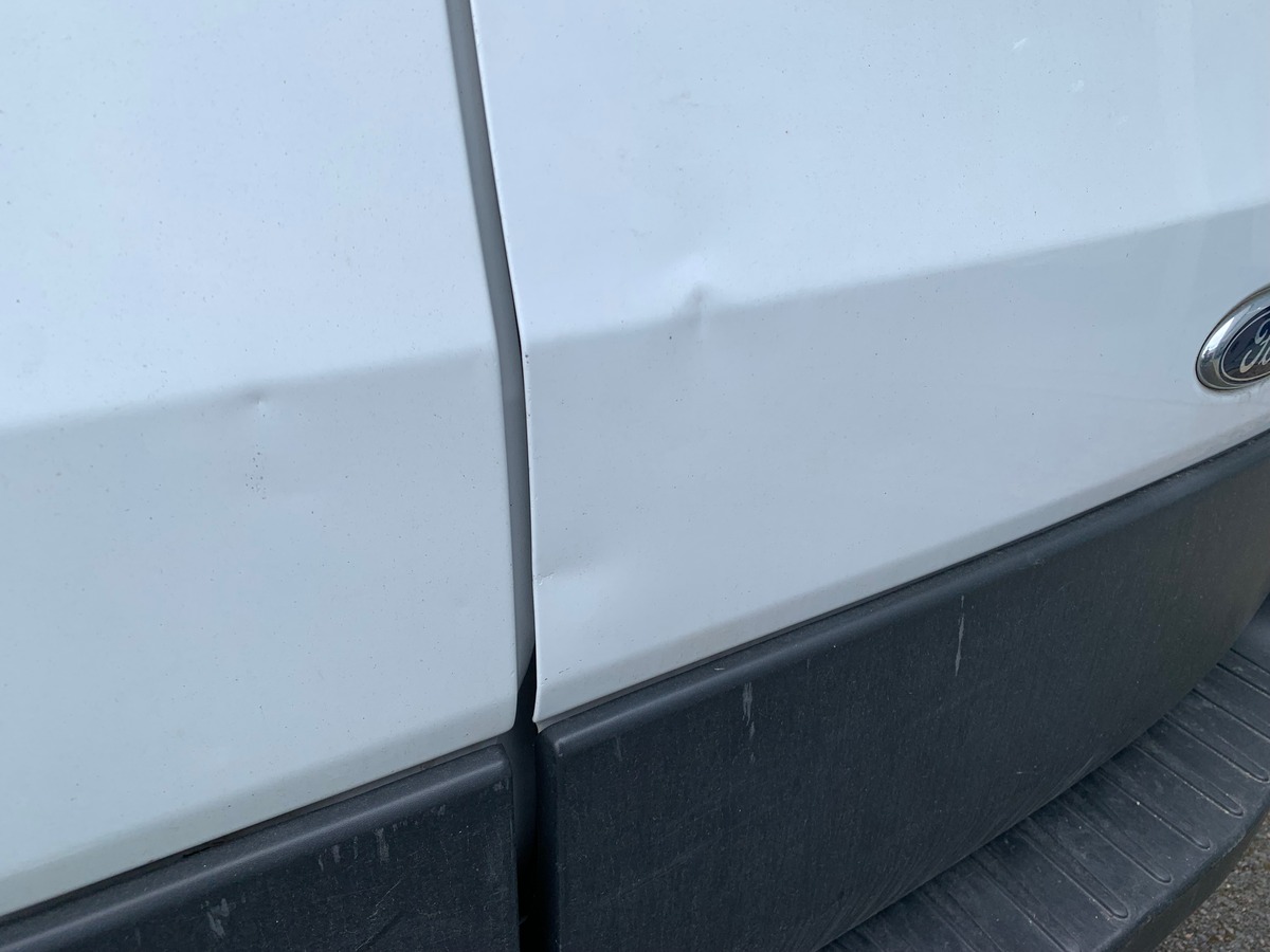 Ford TRANSIT 130 ch | Attelage | Régulateur de vitesse | Bluetooth | Plancher bois et latérale