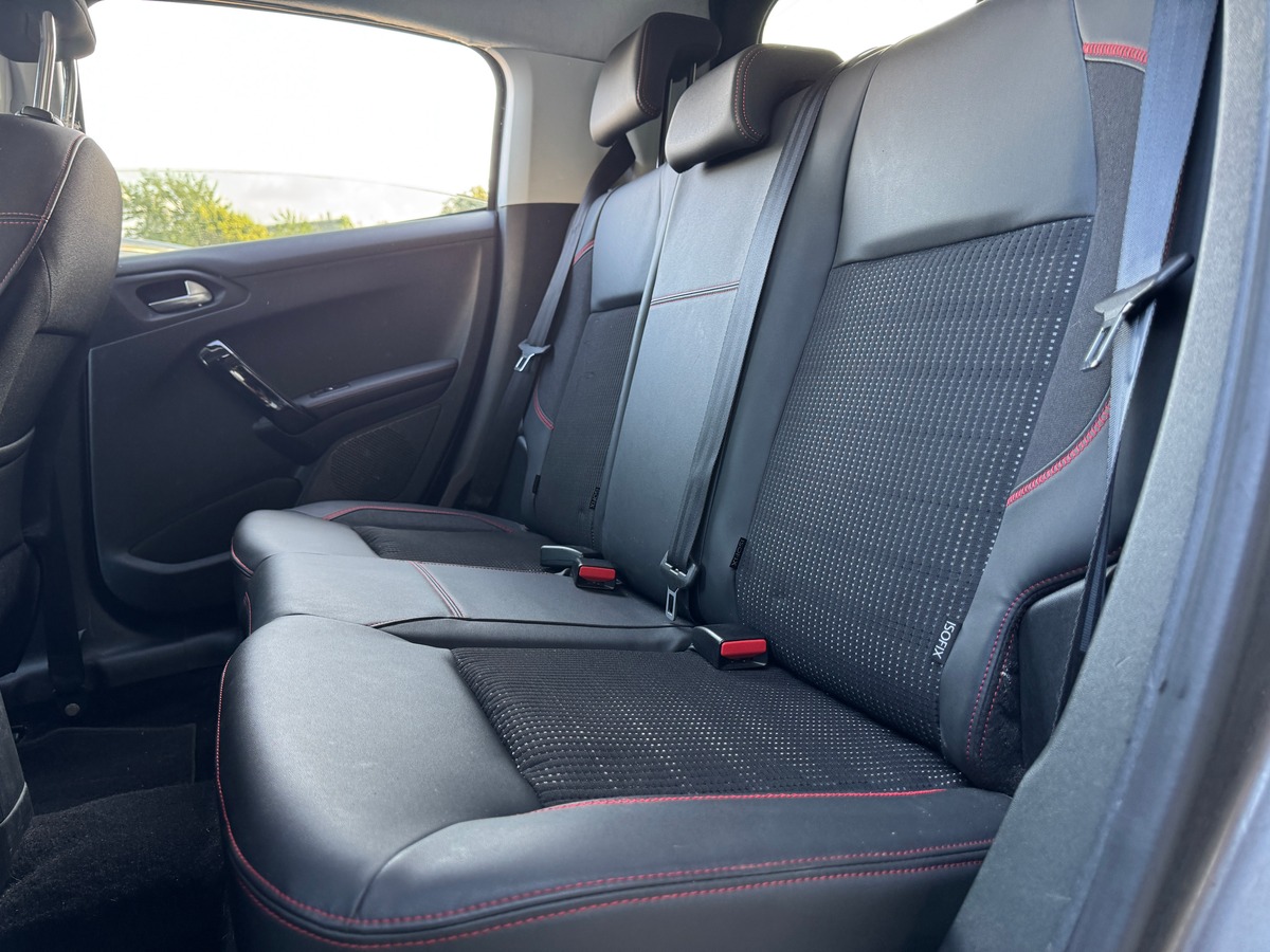 Peugeot 208 110CH S&S EAT6 GT LINE - Première main - Entretiens Peugeot  - Carplay