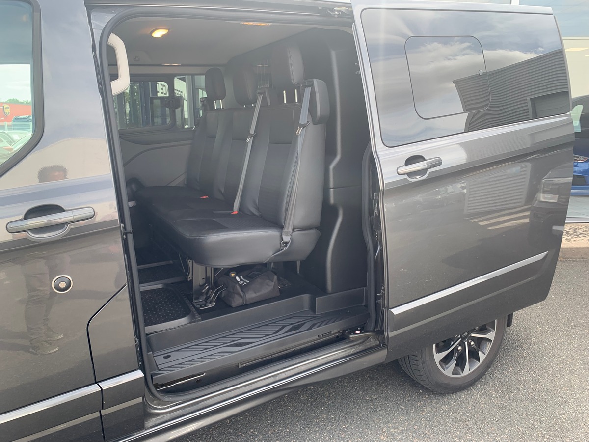 Ford TRANSIT CUSTOM 170 ch | SPORT | 5 Places | L1H1 | Premiére MAIN | Caméra de recul | Attelage