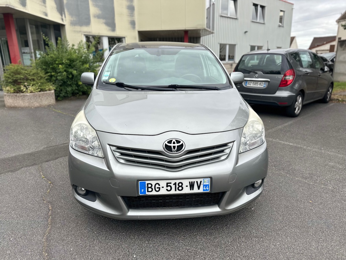 Toyota Verso 2.0 D-4D 128 CV skyview 4XCBL
