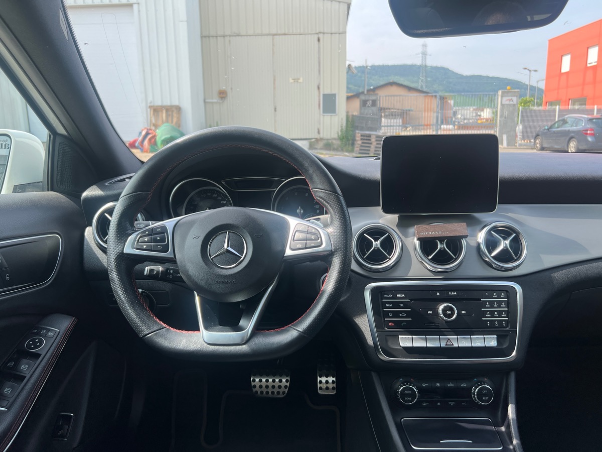 Mercedes-Benz GLA 200 FASCINATION AMG LINE, SUIVI COMPLET MERCEDES, TOIT OUVRANT