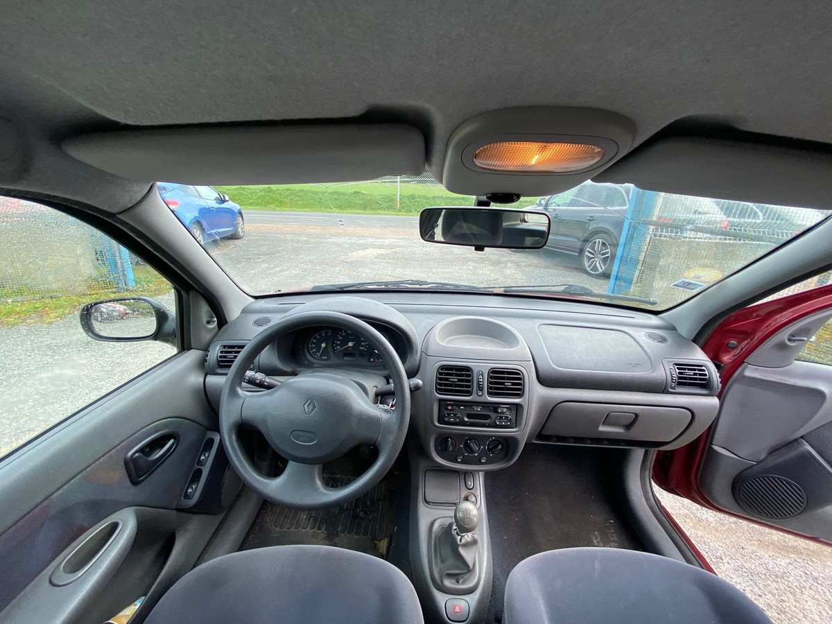 RENAULT Clio 2 1.2i 60cv petit prix très propre