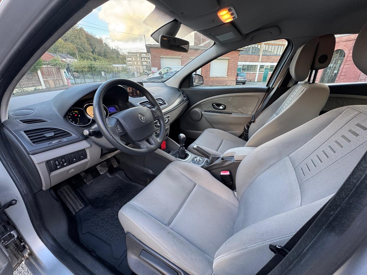 RENAULT Megane III 1.6 E85 (Flexfuel) 110cv Carminat Tom Tom  - Garantie