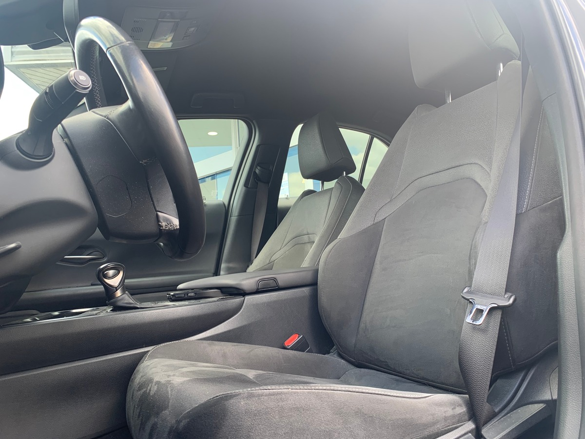 Lexus UX 250 | 184 ch | Pack Confort | Apple car Play | Caméra recul | Régulateur vitesse adaptatif