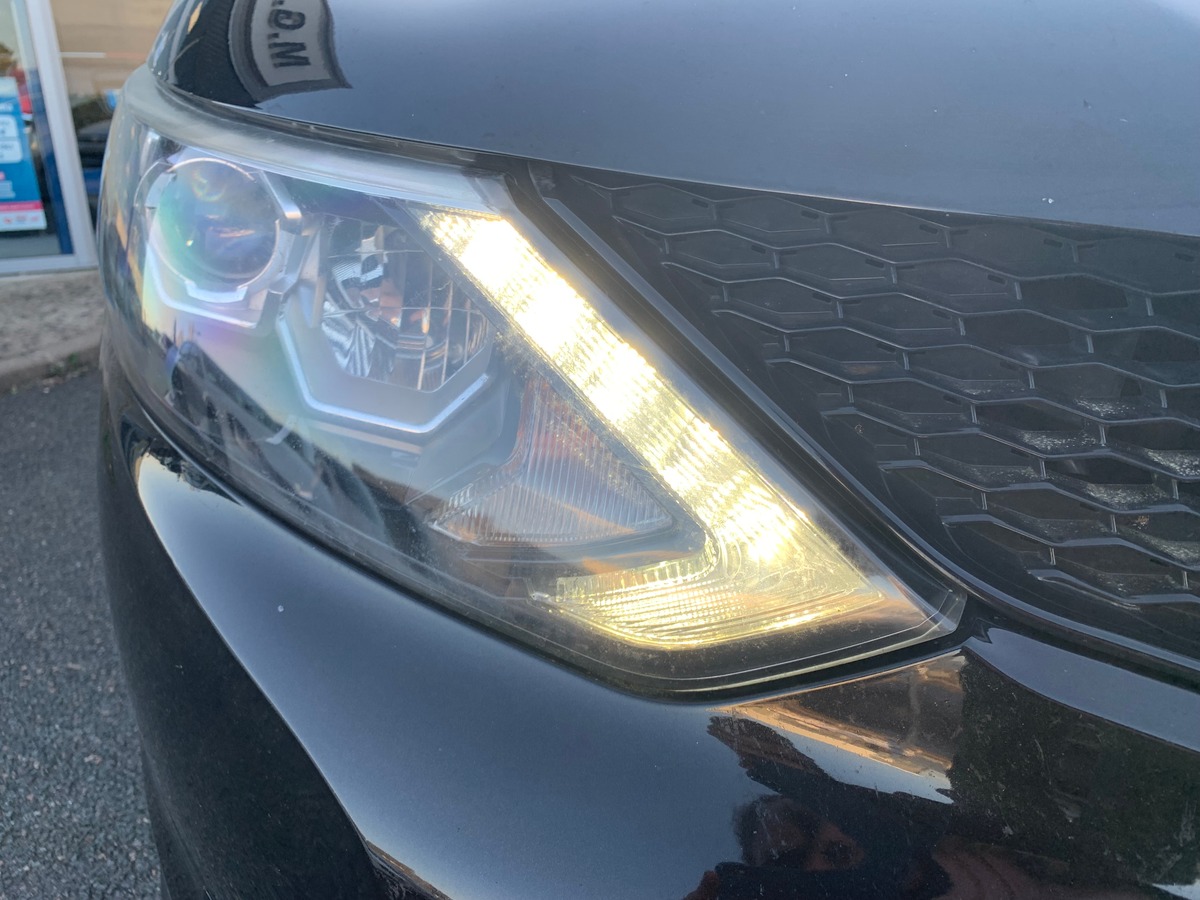 Nissan Qashqai 130 ch | Black edition | Caméra vue panoramique 360° | Toit panoramique | Jantes Alu