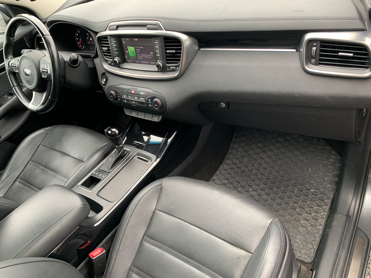 Kia Sorento 200 ch | Premium | 7 Places | AWD | Toit ouvrant panoramique | GPS | Régulateur vitesse