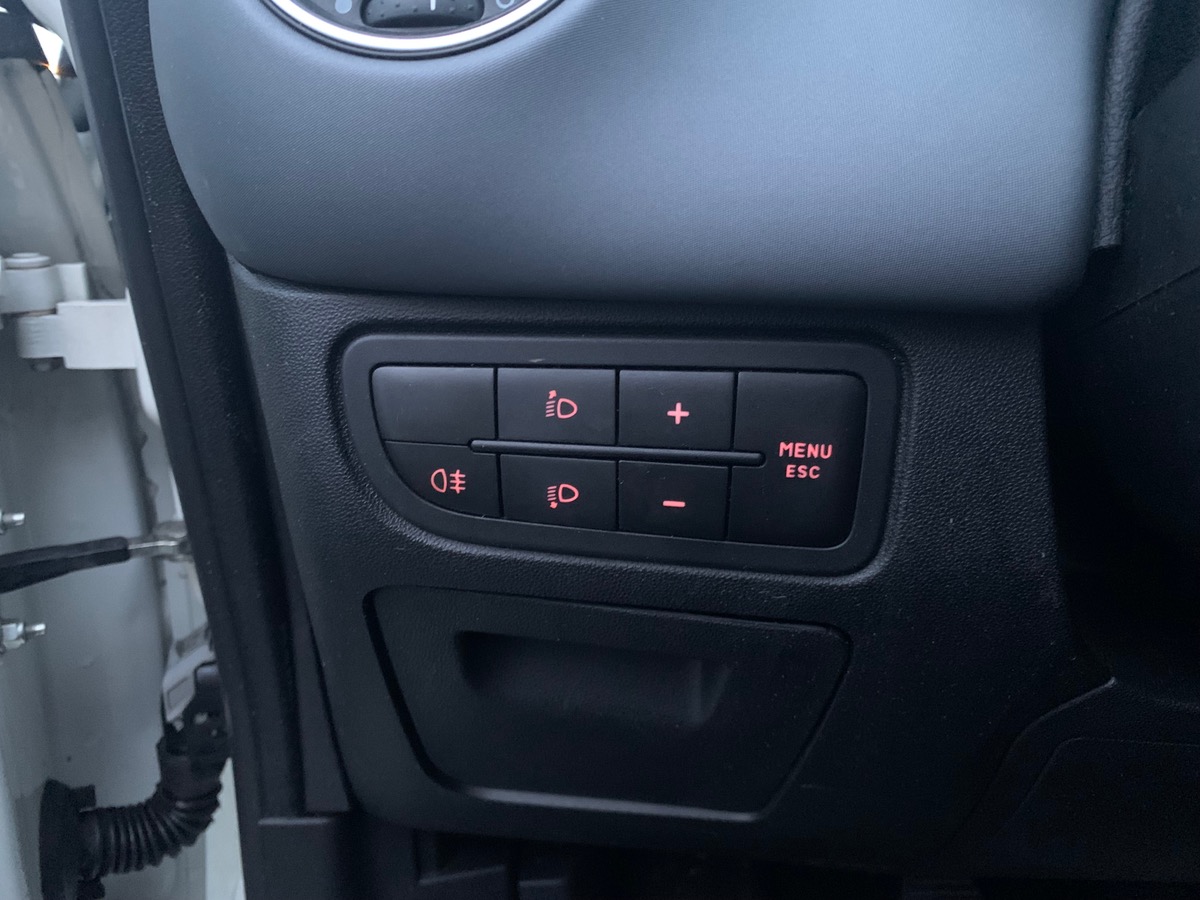 Fiat Punto 69 ch | Radio CD MP3 | Vitres avant électriques | Airbags | ABS | Commandes Radio volant