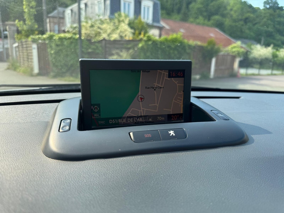 Peugeot 3008 1.6 HDI PREMIUM PACK