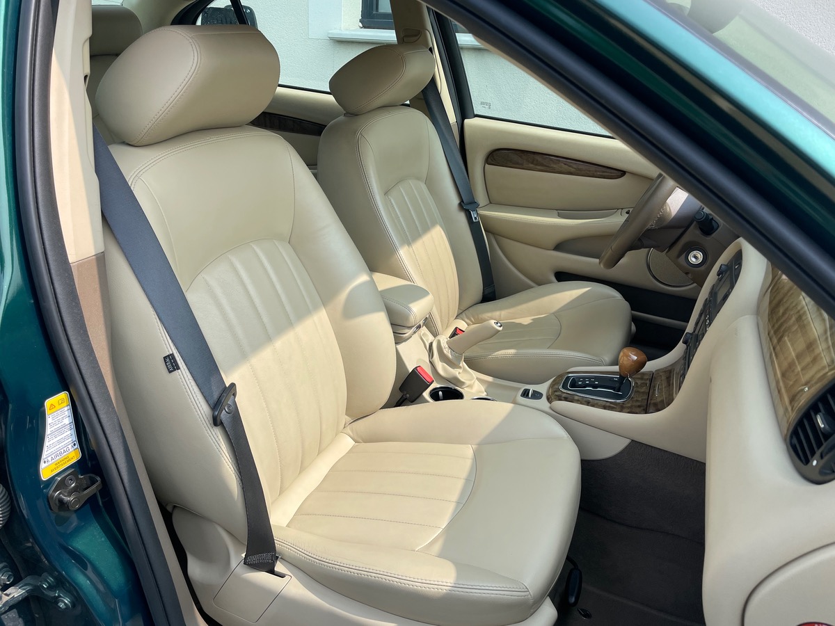 Jaguar X TYPE 2.5 V6 AWD (197 ch)