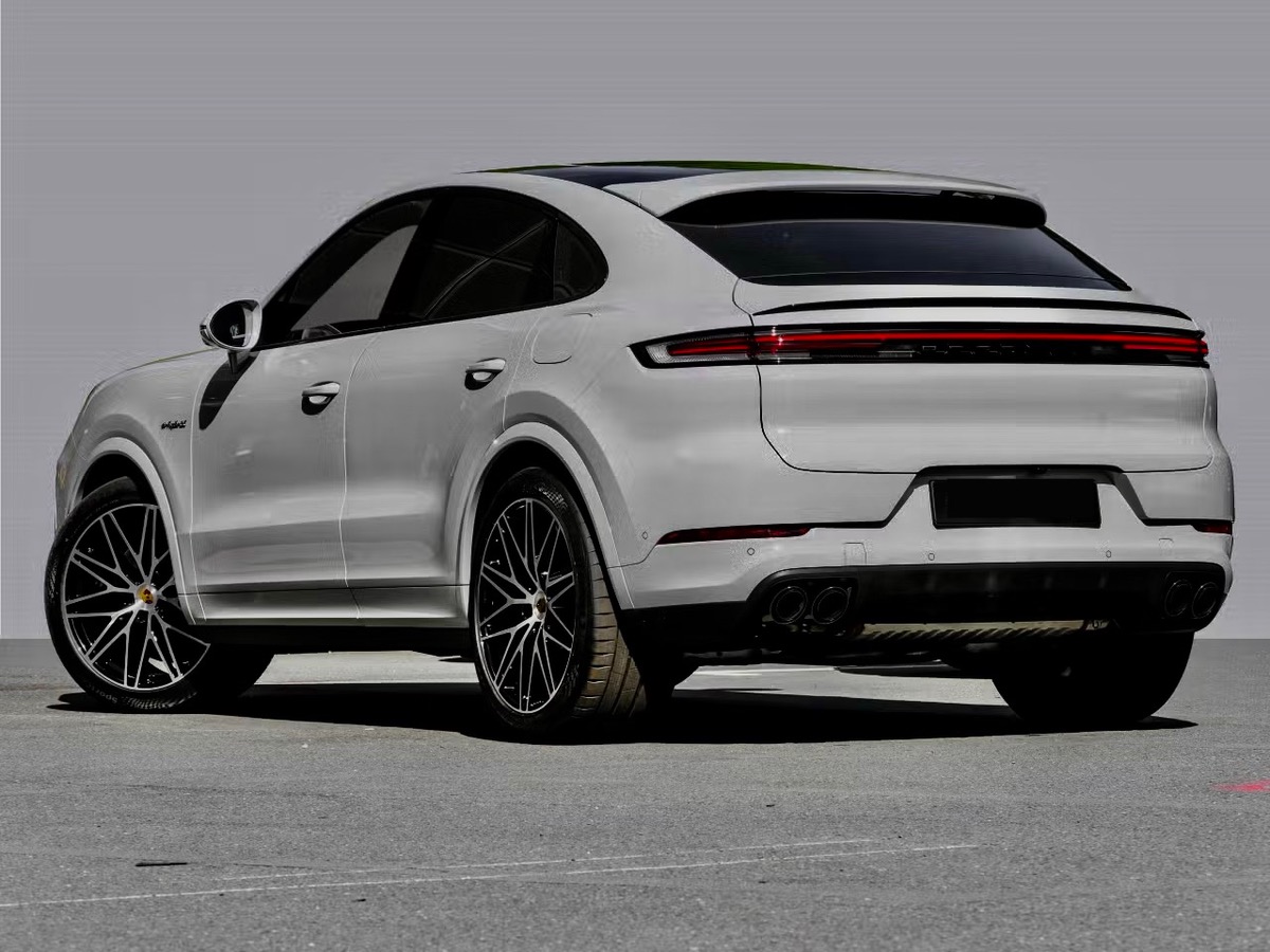 Porsche Cayenne Coupé E-Hybrid 2024 470ch Craie