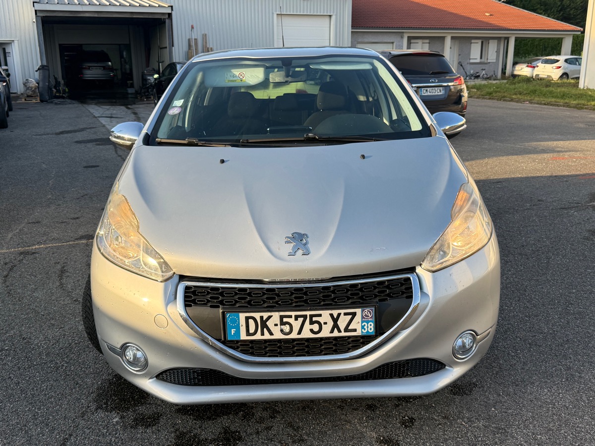 Peugeot 208 / 1.2 E-VTI 82CH / STYLE / CLIM / ÉCRAN BTT / DISTRIB + EMBRAYAGE NEUF