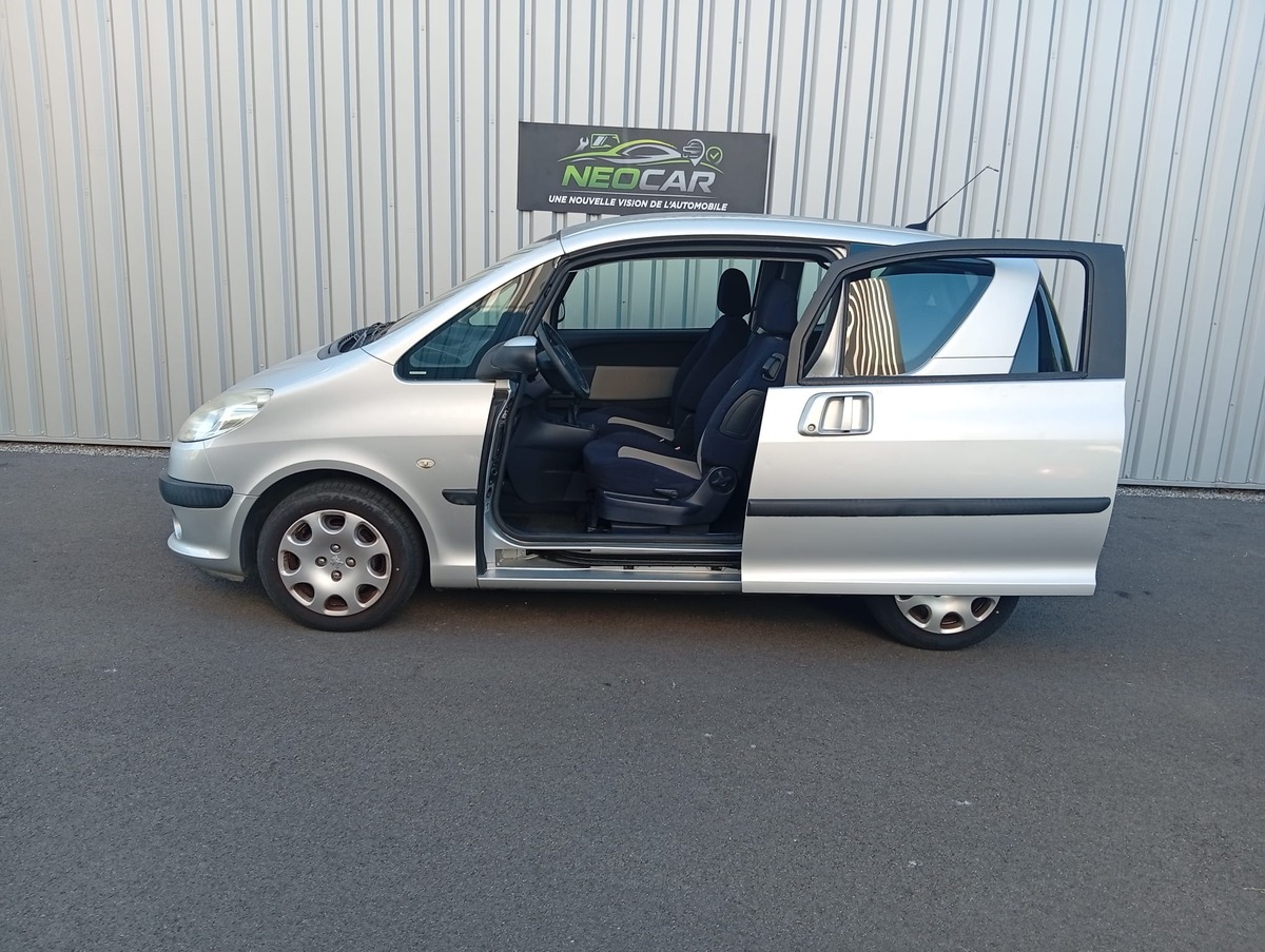 Peugeot 1007 1.4 16v Finition Sporty  "Révision et Distribution Neuves"