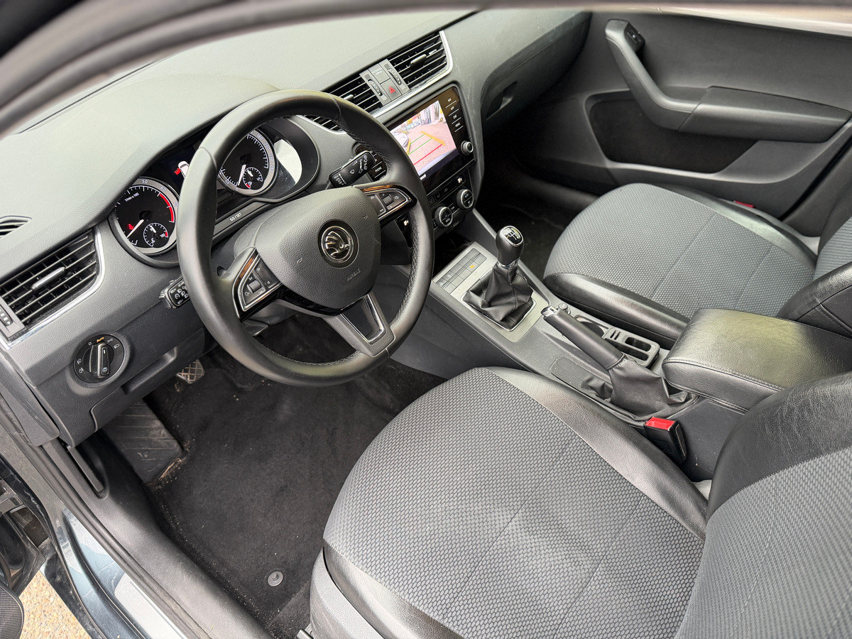 Skoda Octavia Combi Phase 2 1.5 TSI 150 cv - CARPLAY - 1 ERE MAIN - ENTRETIEN VW -DEMARRAGE SANS CLE