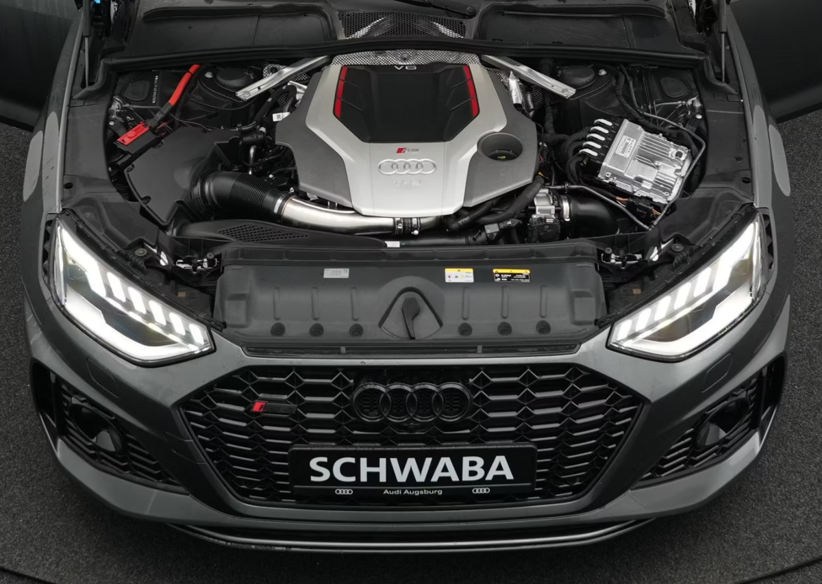 Audi RS4 Avant 2.9 V6 TFSI 450ch quattro tiptronic 8/Attelage/Gris daytona nacré