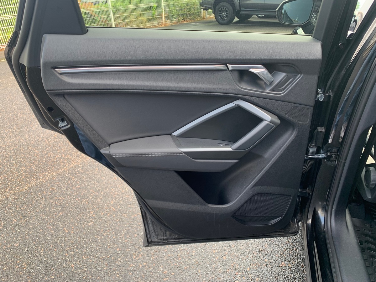 Audi Q3 150 ch | S-Line | Caméra de recul | Apple car Play Android Auto | GPS | Régulateur vitesse