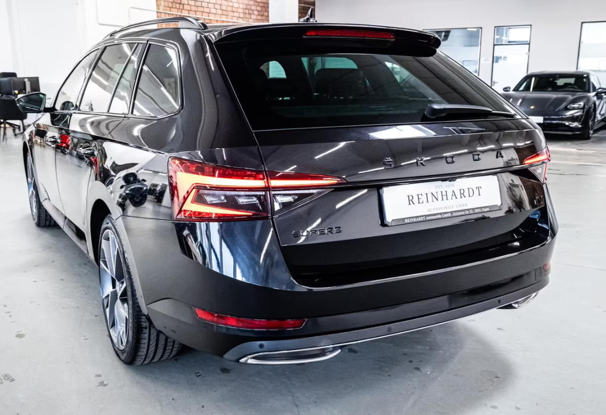 Skoda Superb Combi Hybride 1.4 TSI PHEV 218ch Sportline DSG6 Toit ouvrant Audio Canton
