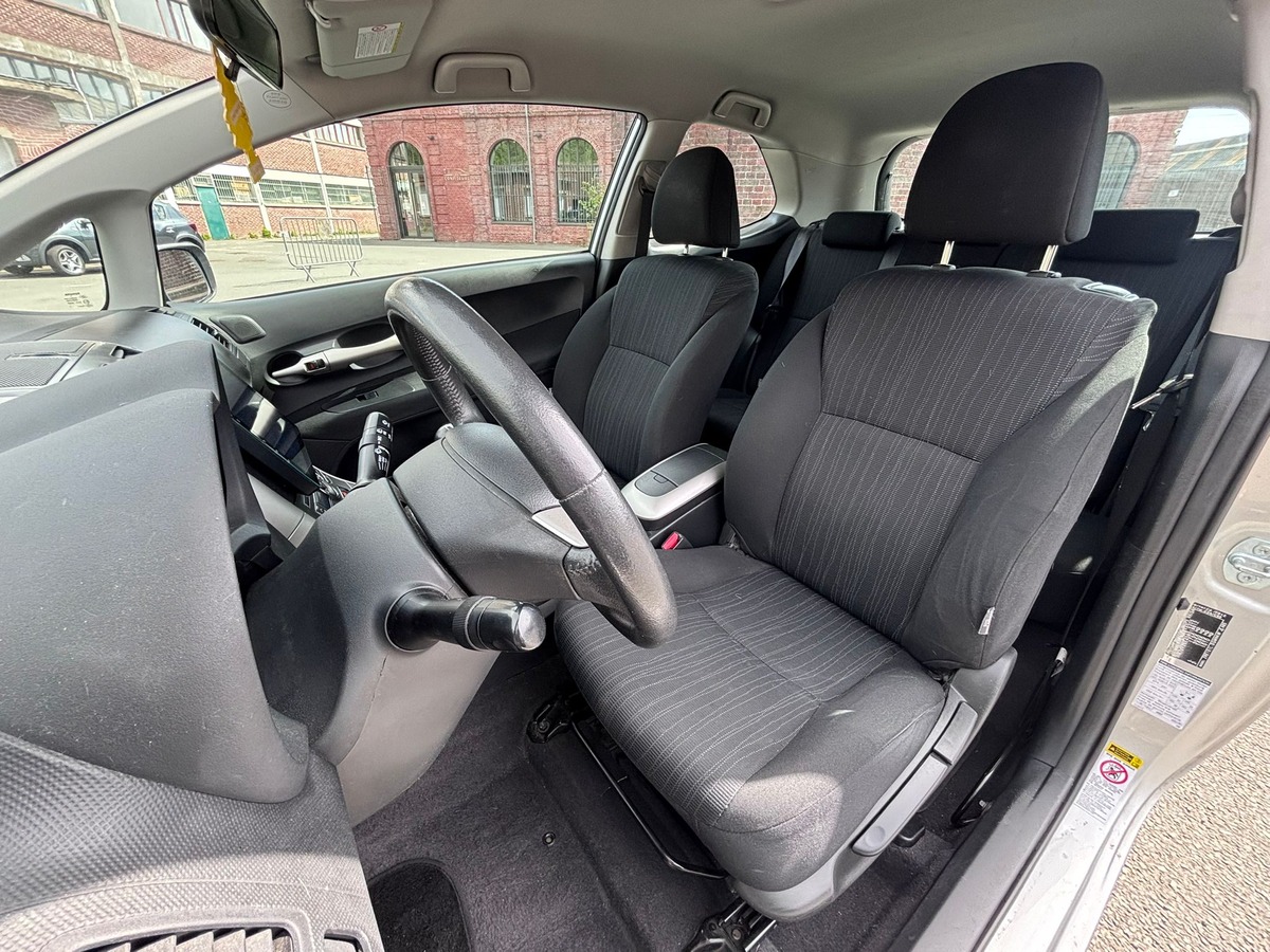 Toyota Auris 1.6i LUNA - Révisée - Garantie