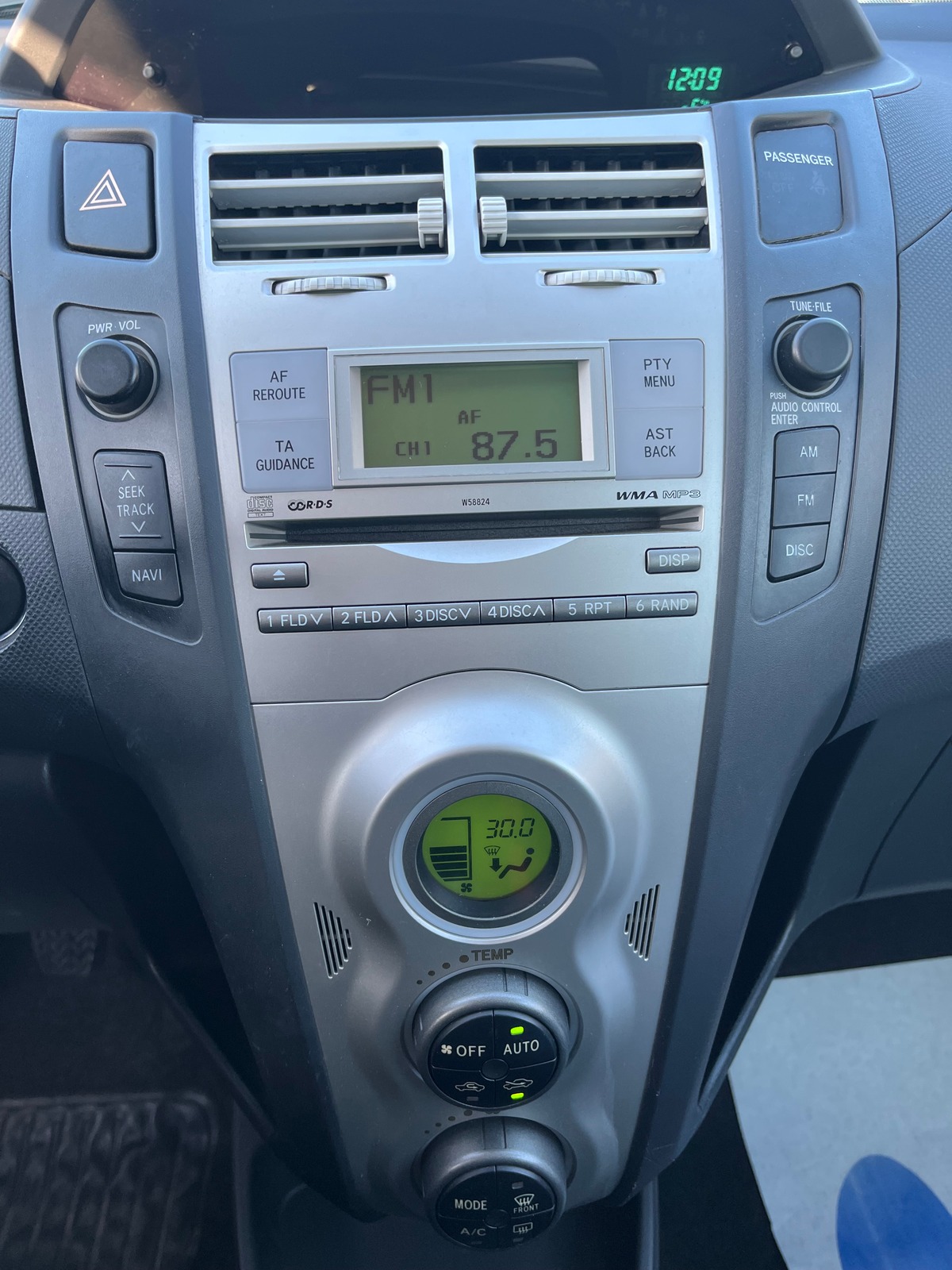 Toyota Yaris 2 1.3 VVTi 87 ch LUNA PACK