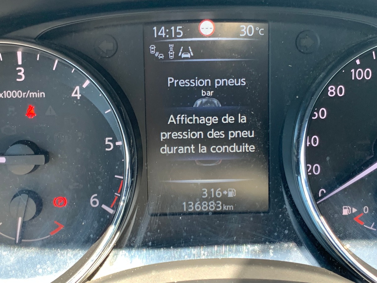 Nissan Qashqai 130 ch | Tekna | Toit panoramique | Caméra de recul | Régulateur vitesse | Attelage
