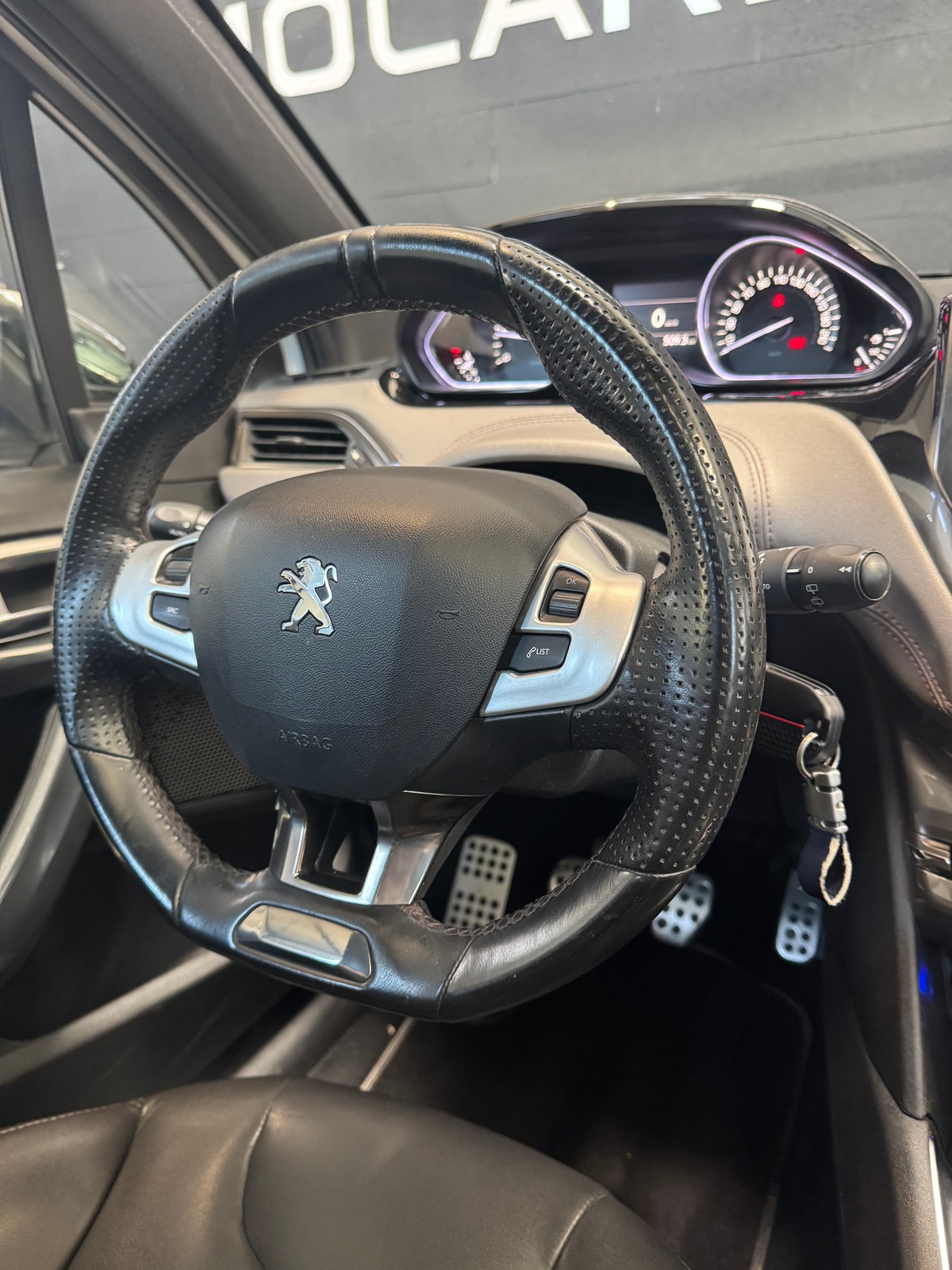 Peugeot 208 XY JBL 1.6 e-HDi 115 BVM6 Park Assist