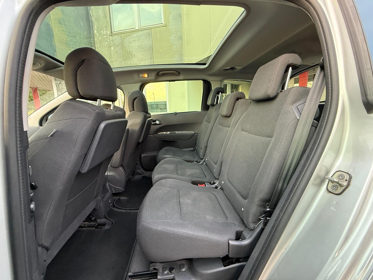 Peugeot 5008 1.6 HDI 115 CV allure 1er main 4X sant frait CB